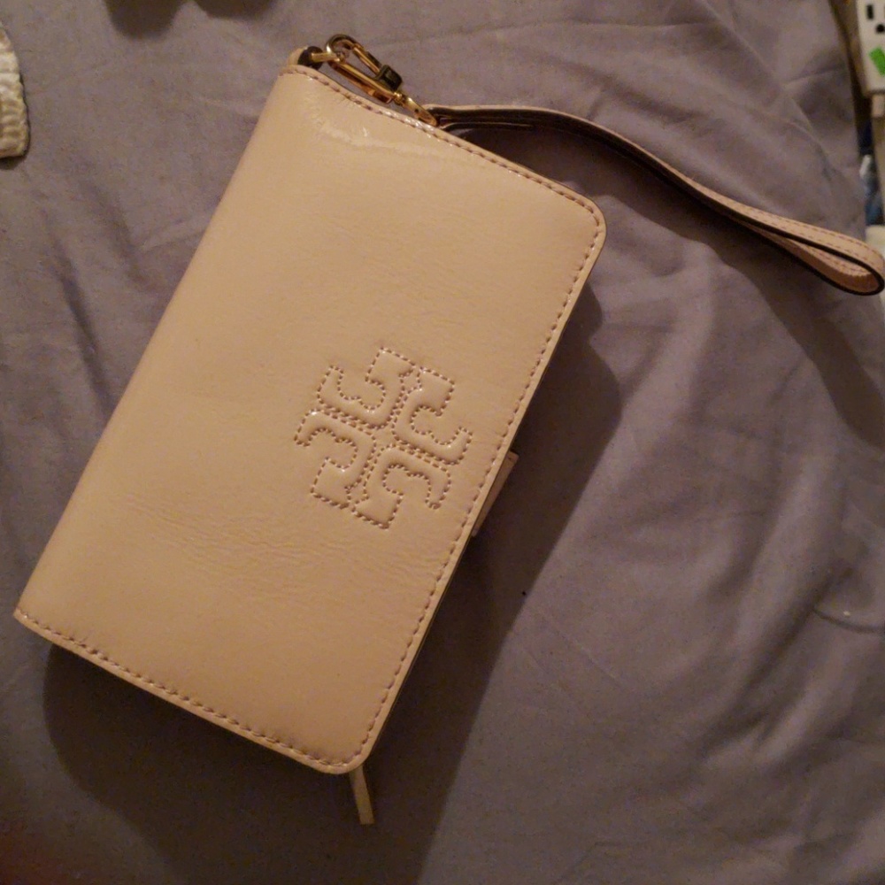 Brand New cream/beige Tory Burch Wristlet